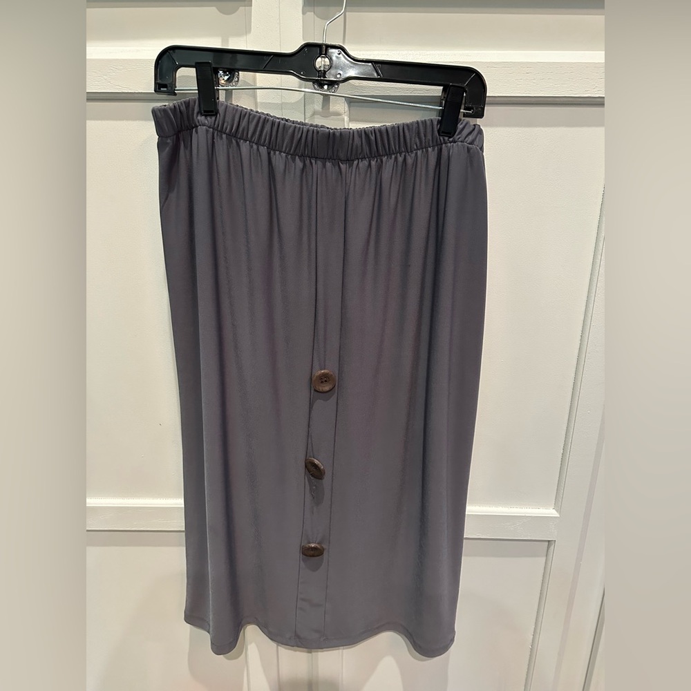 3X Zadie B’s pencil skirt with faux buttons.